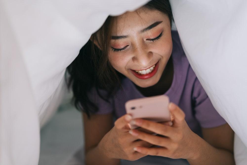 femme reçoit un "bonne nuit"