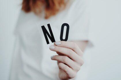 découvrez le concept d' 'évitation' et son impact sur les relations interpersonnelles. apprenez à reconnaître les comportements évitants, leurs origines et comment surmonter cette peur de l'engagement pour construire des liens plus sains et épanouissants.