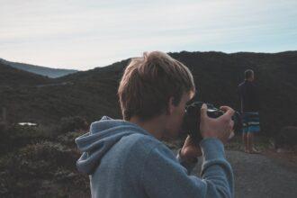 découvrez 'captivate', une œuvre fascinante qui explore l'art de capturer l'attention et d'engager votre audience. plongez dans des récits inspirants et des stratégies infaillibles pour charmer et séduire, que ce soit dans votre vie professionnelle ou personnelle.
