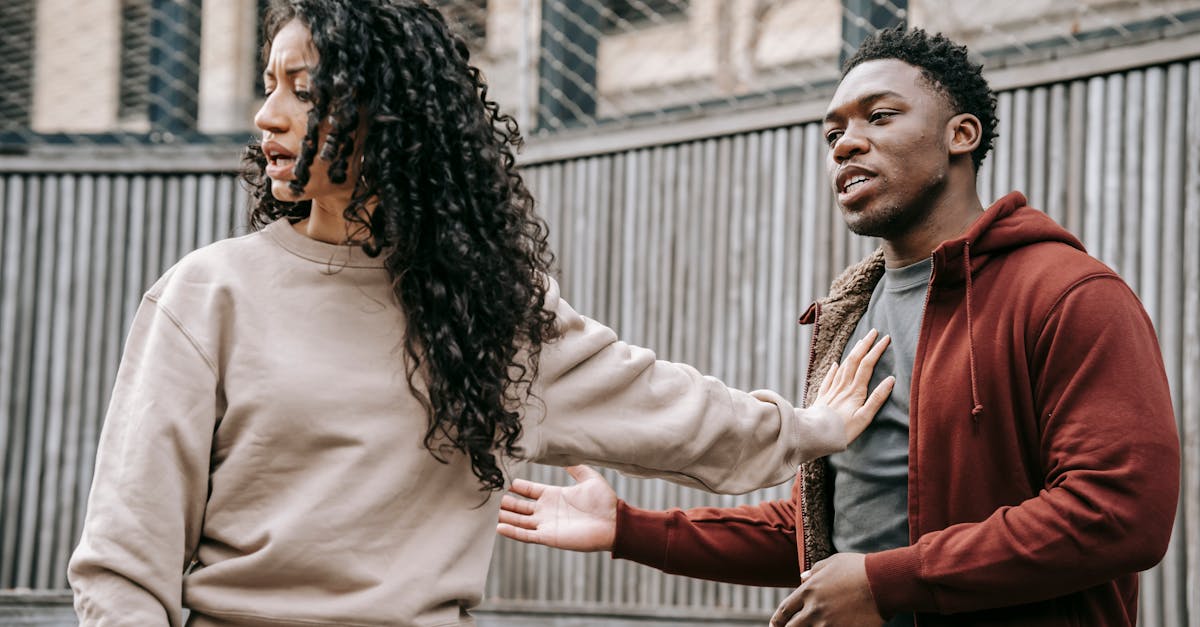 découvrez l'importance de la communication émotionnelle dans vos relations personnelles et professionnelles. apprenez à exprimer vos émotions, à écouter activement et à créer des liens authentiques grâce à des techniques éprouvées qui renforcent l'empathie et la compréhension mutuelle.