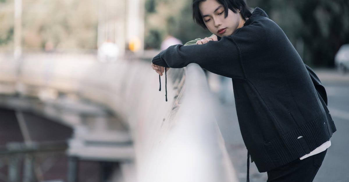 découvrez des sms touchants et émouvants pour exprimer vos sentiments les plus profonds. que ce soit pour réconforter un ami, déclarer votre amour ou partager un moment nostalgique, trouvez les mots justes pour toucher le cœur de vos proches.