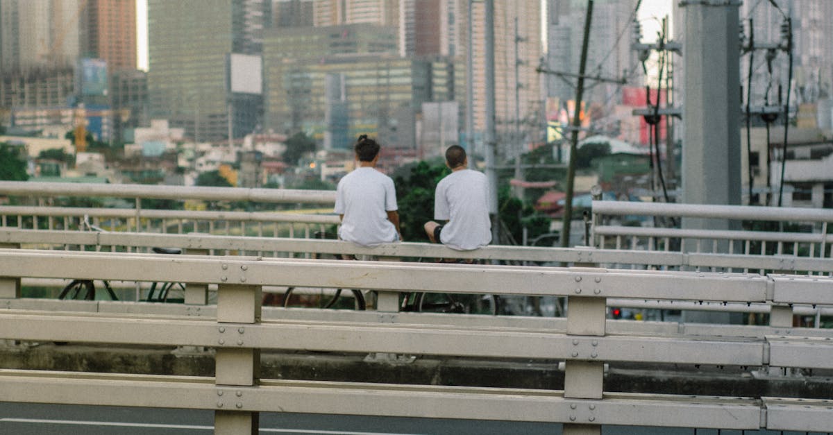 découvrez les nuances des relations sans attaches avec 'friends with benefits'. explorez les hauts et les bas de ce type de connexion moderne où l'amitié et le désir s'entremêlent, tout en naviguant les émotions et les attentes.