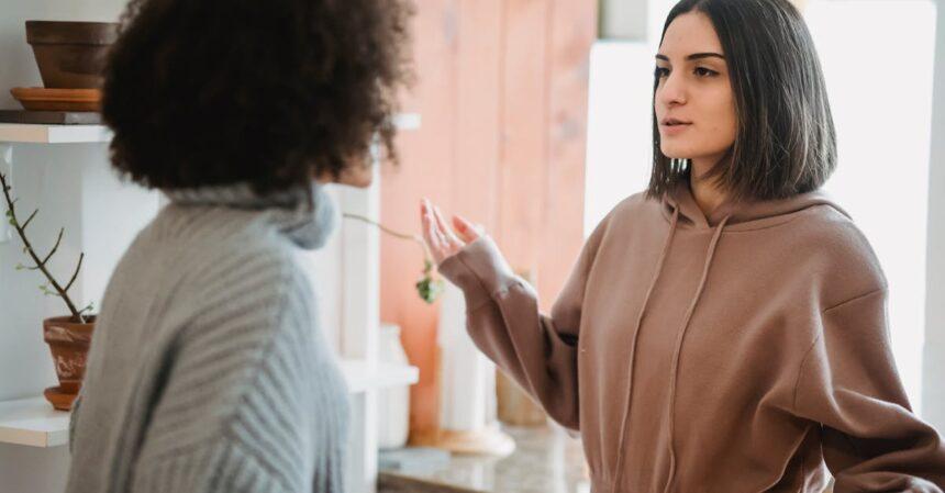 découvrez des comportements irritants qui peuvent nuire à vos relations et à votre bien-être. apprenez à les identifier et à les gérer pour améliorer votre quotidien.