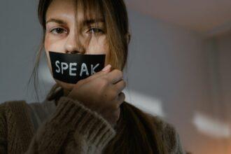 découvrez les impacts psychologiques sur l'individu et comment ils influencent le comportement, la santé mentale et les relations interpersonnelles. explorez les effets du stress, de l'anxiété et des traumatismes pour mieux comprendre le bien-être émotionnel.