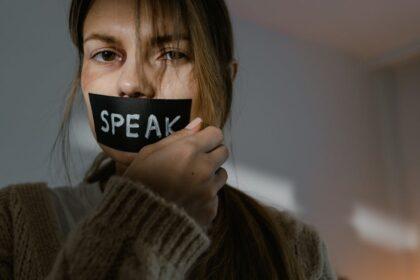 découvrez les impacts psychologiques sur l'individu et comment ils influencent le comportement, la santé mentale et les relations interpersonnelles. explorez les effets du stress, de l'anxiété et des traumatismes pour mieux comprendre le bien-être émotionnel.