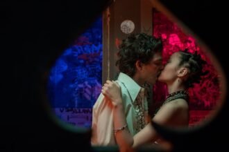 découvrez les secrets de la séduction : apprenez à charmer et attirer avec aisance. transformez vos interactions et éveillez l'intérêt grâce à des conseils pratiques et des techniques éprouvées.