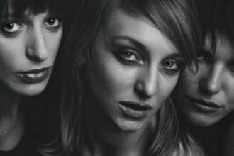 découvrez l'attrait irrésistible d'un regard captivant, une expression qui révèle des émotions profondes et attire l'attention. plongez dans l'art de communiquer sans mots à travers le pouvoir du regard.