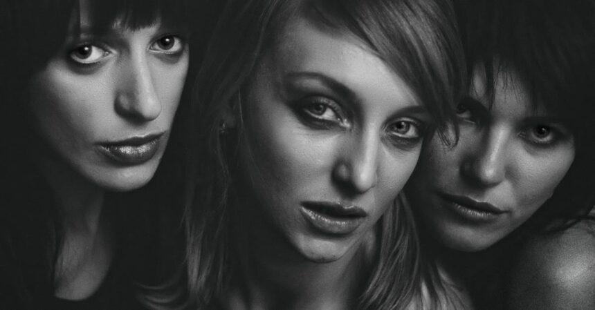 découvrez l'attrait irrésistible d'un regard captivant, une expression qui révèle des émotions profondes et attire l'attention. plongez dans l'art de communiquer sans mots à travers le pouvoir du regard.