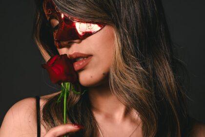 découvrez l'art de la séduction féminine : conseils, techniques et astuces pour captiver et séduire avec élégance. plongez dans l'univers fascinant de la confiance en soi et de l'attraction.