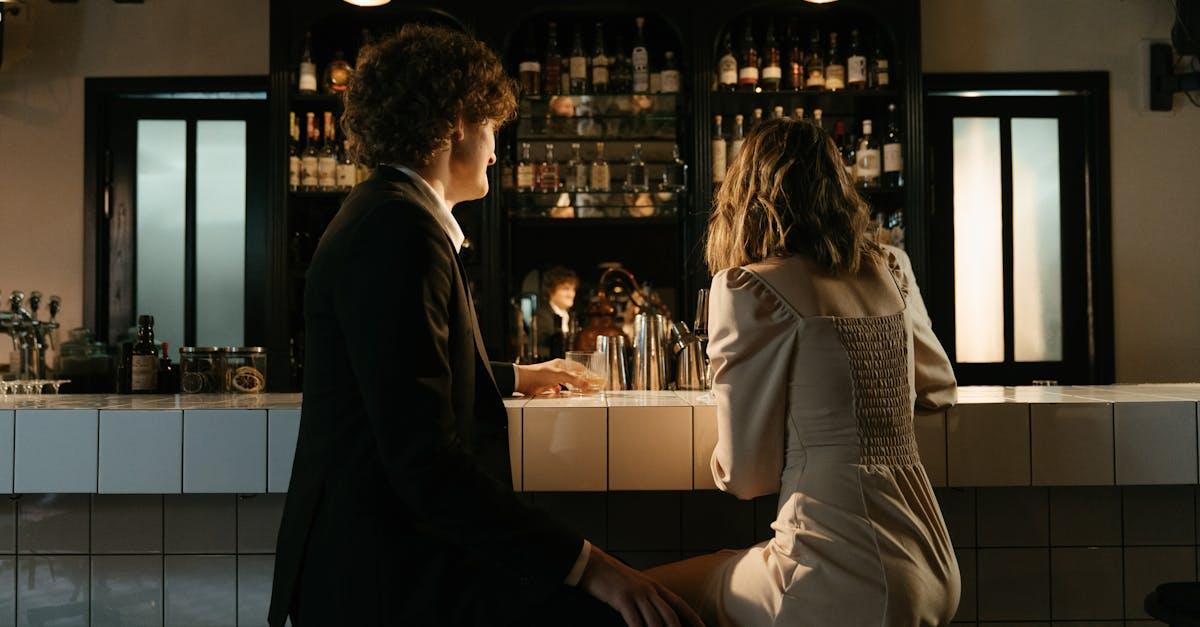 découvrez l'art du flirt : conseils, techniques et astuces pour séduire avec charme et assurance. apprenez à maîtriser les signaux d'intérêt et à créer une connexion authentique avec votre interlocuteur.