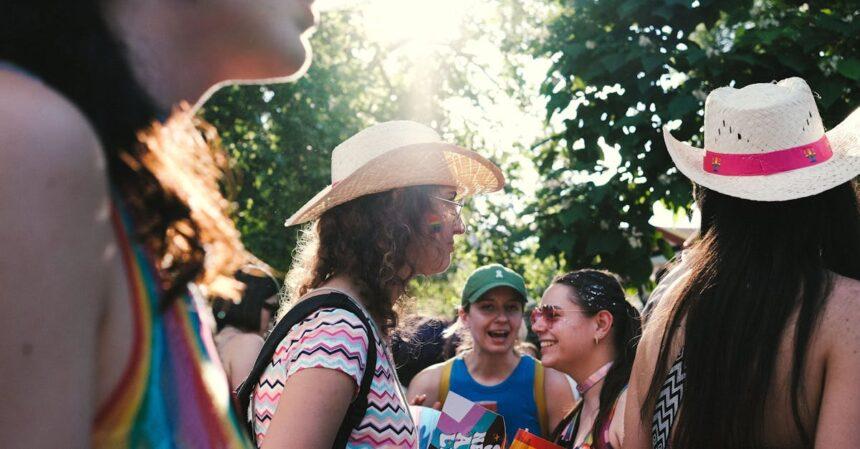 découvrez comment l'interaction influence nos vies quotidiennes, que ce soit en communication, dans le monde digital ou à travers les relations humaines. plongez dans l'importance de l'échange et les différentes formes qu'il peut prendre.