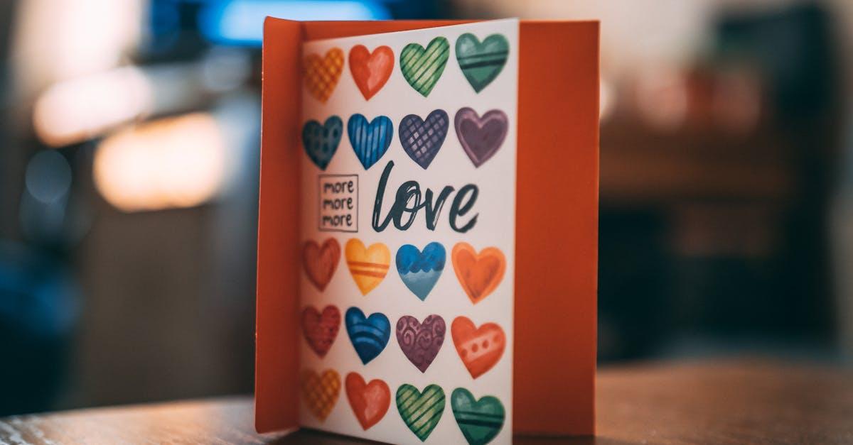 découvrez l'univers captivant de l'office romance, où les relations amoureuses se mêlent aux intrigues professionnelles. explorez les défis et les passions qui naissent dans le cadre du travail, à travers des histoires touchantes et des personnages attachants.
