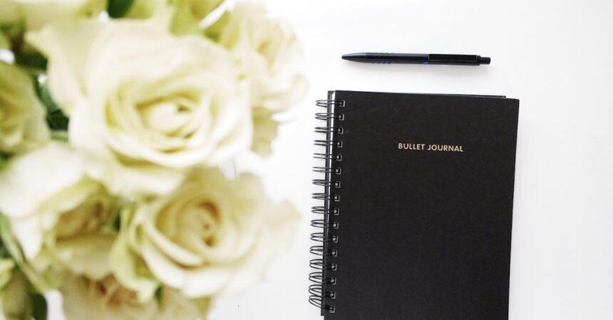 découvrez l'univers captivant de 'office romance', une histoire d'amour pleine de passion et de tensions dans le monde professionnel. suivez les péripéties de deux collègues dont les sentiments se dévoilent au cœur d'un environnement de travail intense.