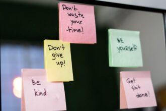 découvrez le pouvoir des affirmations positives pour transformer votre mindset et améliorer votre bien-être. apprenez à intégrer des déclarations motivantes dans votre routine quotidienne et boostez votre confiance en vous.