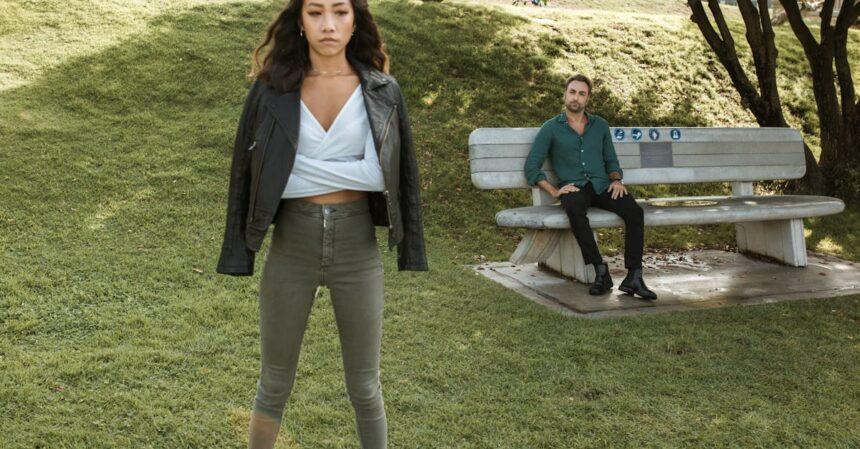 découvrez les défis et les expériences d'un homme divorcé, explorant ses réflexions sur la vie après une séparation, les leçons apprises et les opportunités de renaître. un regard sincère sur le parcours contemporain des hommes face au divorce.