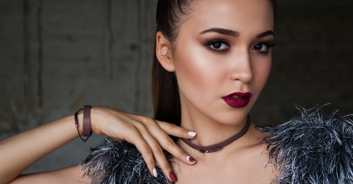 découvrez l'univers du maquillage avec des astuces, tutos et conseils pour sublimer votre beauté. trouvez les meilleures techniques, produits et tendances pour exprimer votre style unique.