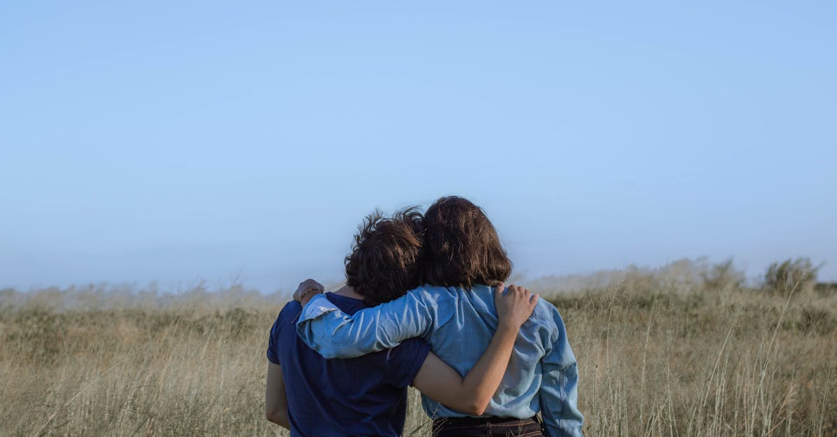 découvrez l'art de l'amitié romantique, une connexion unique mêlant tendresse, complicité et émotions profondes. explorez les nuances d'un lien qui transcende l'amitié traditionnelle et embrasse une intimité inédite.