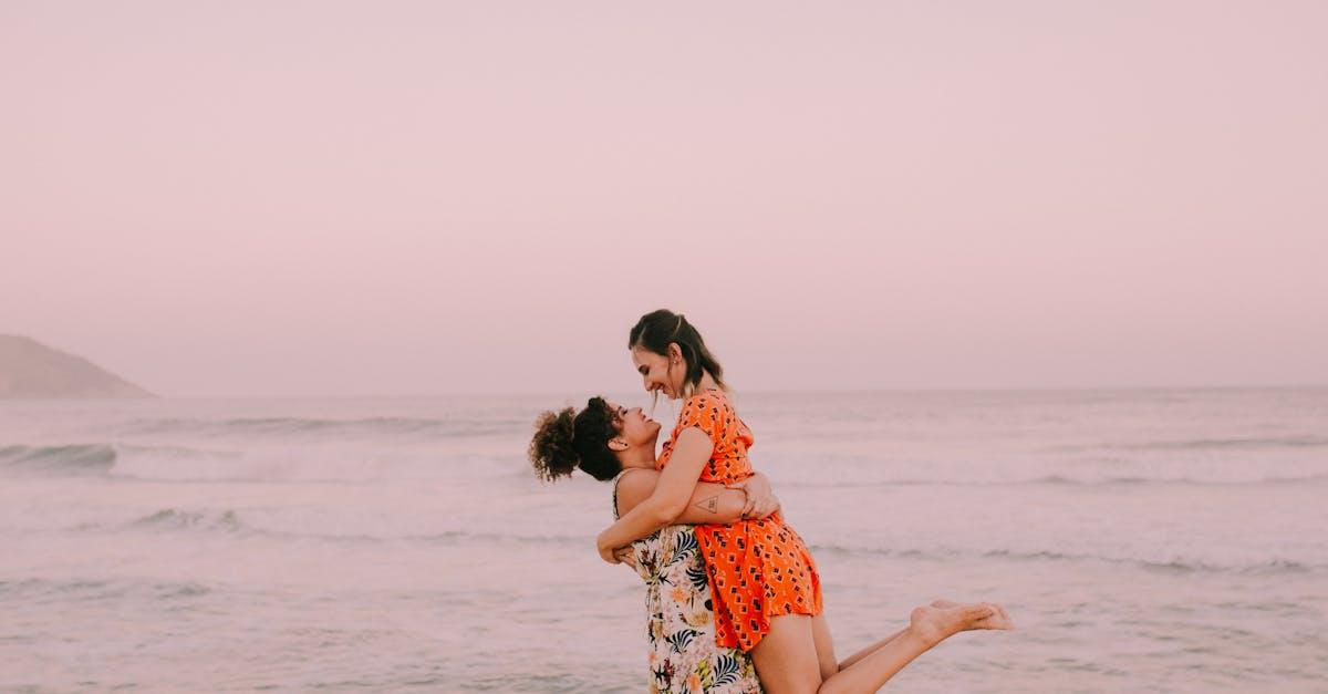 découvrez l'essence d'une amitié romantique, un lien profond alliant affection et complicité. explorez comment ces relations uniques apportent tendresse et compréhension dans la vie, tout en naviguant entre l'amitié et l'amour.
