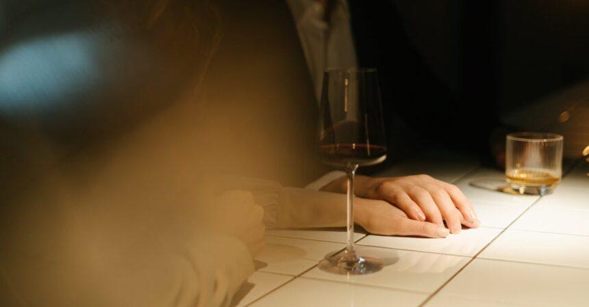 découvrez l'art de la séduction et apprenez à captiver et charmer avec confiance. explorez des conseils pratiques, des techniques éprouvées et des stratégies pour améliorer votre attractivité et créer des connexions authentiques.