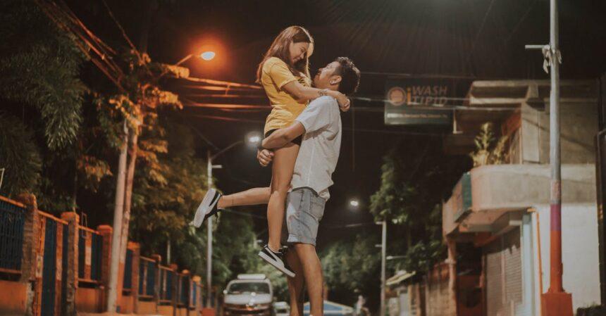 découvrez l'univers des âmes sœurs : un voyage captivant à travers les connexions profondes et authentiques. explorez comment reconnaître, rencontrer et comprendre votre âme sœur, et laissez-vous inspirer par des histoires d'amour éternelles.