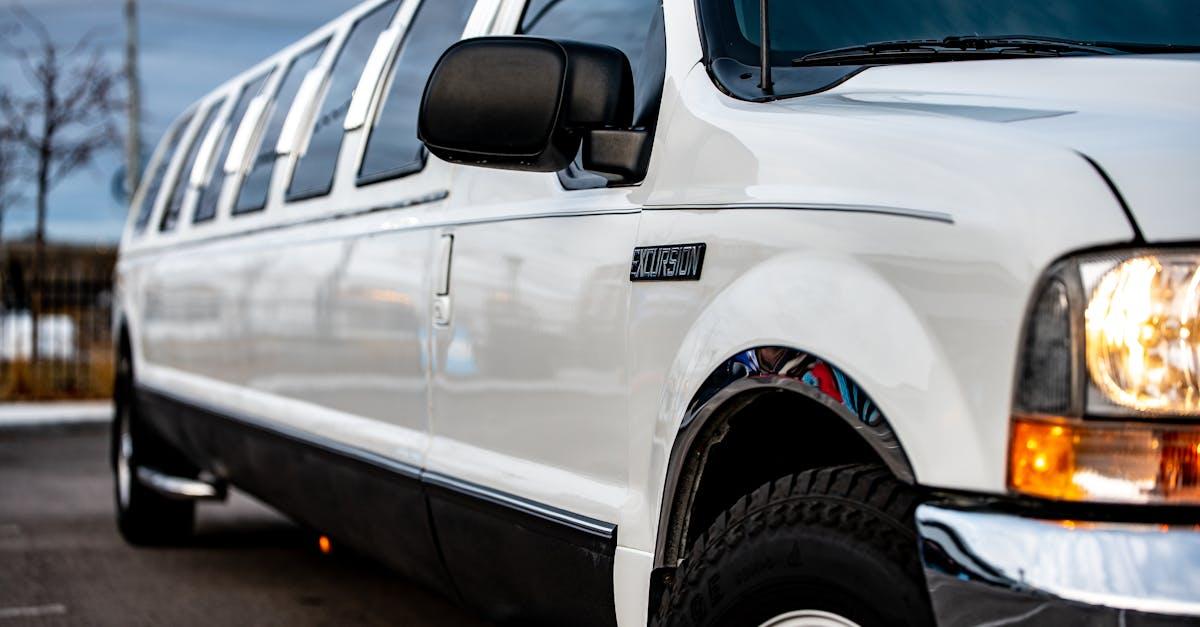 découvrez nos chauffeurs professionnels pour vos trajets privés ou professionnels. service ponctuel, sécurisé et personnalisé pour vos déplacements en toute sérénité.