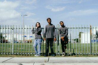 découvrez le portrait puissant d'une femme rebelle qui défie les normes et inspire le changement avec passion et courage.