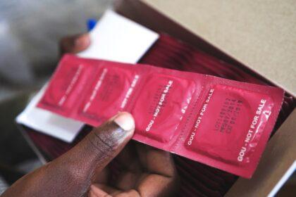 découvrez tout sur les préservatifs : types, utilisations, avantages et conseils pour une protection optimale lors de vos rapports intimes.