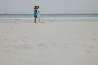 découvrez un instant intime, une pause précieuse pleine d'émotion et de tendresse à partager.