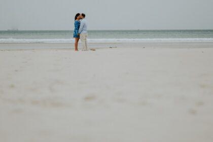 découvrez un instant intime, une pause précieuse pleine d'émotion et de tendresse à partager.