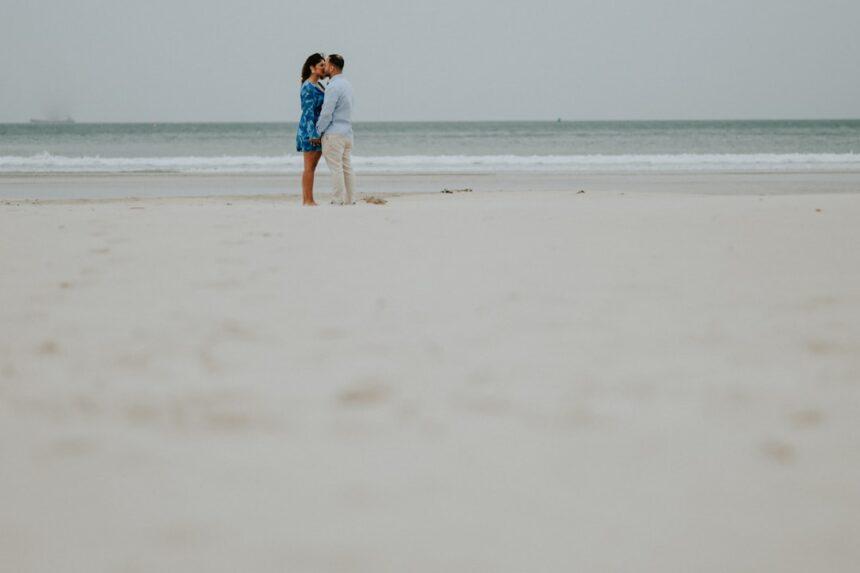 découvrez un instant intime, une pause précieuse pleine d'émotion et de tendresse à partager.