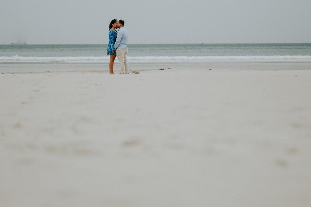 découvrez un instant intime, une pause précieuse pleine d'émotion et de tendresse à partager.