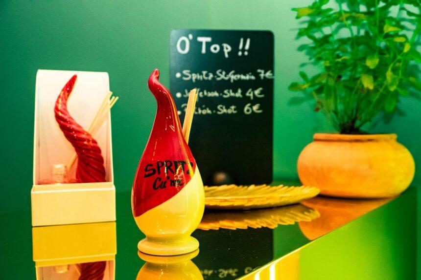 découvrez comment transformer des objets du quotidien en accessoires intimes pour pimenter votre vie privée en toute sécurité et créativité.